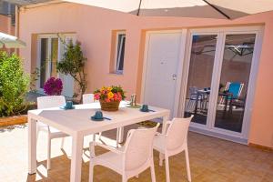 a white table and chairs on a patio at Appartamento Celestina Mare in Portoferraio