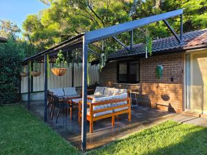 a pergola with a table and chairs on a patio at Quiet Peaceful Getaway with private backyard in Penrith