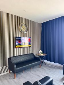a living room with a couch and a table at New Yasamkent Atakoru Double Suite in Alacaatlı