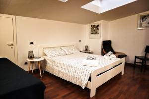 a bedroom with a white bed and two chairs at B&B LA CASA DEL CASALE in Roseto degli Abruzzi