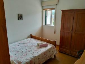 a small bedroom with a bed and a window at Casa Verde in Braga +2 photos