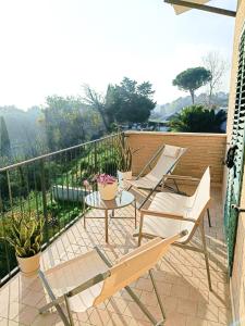 a patio with two chairs and a table on a balcony at Playadeivo in Pineto +9 photos