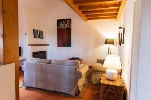 a living room with a couch and a fireplace at Casas de Juromenha in Juromenha