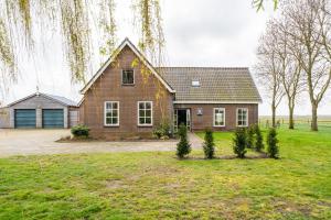 a brick house with trees in front of it at t Huysje van Klippel in Tholen