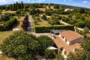 an aerial view of a house with a garden at Grande maison de vacances jusqu'à 15 personnes, à quelques pas d'Aix-en-Provence in Aix-en-Provence