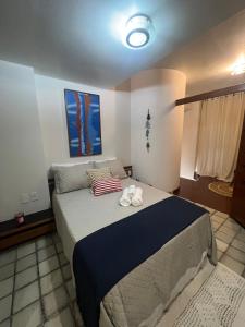 a bedroom with a large bed with towels on it at Apt Areia e Maré in Maceió
