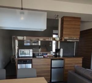a kitchen with a stove and a microwave at 3306 Studio, Condo sur le Lac in Lac-Superieur