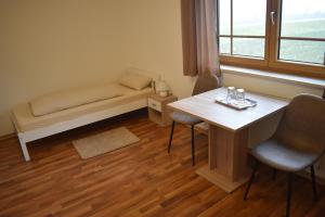 a small room with a bed and a table and chairs at Monteurzimmer, Gästezimmer, Ferienwohnung in Altötting