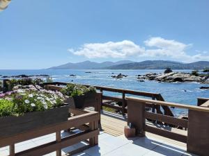 a view of the ocean from the deck of a house at Departamentos Océano in Maitencillo