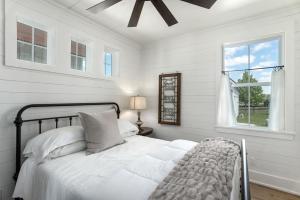 a bedroom with a bed with white walls and a ceiling at Cedar Break at Howard Ranch in Driftwood