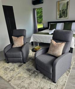 a living room with a couch and a chair and a bed at Casa del Lago #3 in Upala