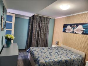 a bedroom with a bed and a flower painting on the wall at Casa Rosa da Serra in Sintra
