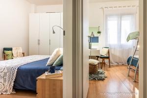 a bedroom with a bed and a desk at Mint House in Vasto