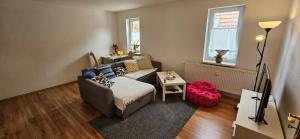 a living room with a couch and a table at Ferienwohnung Mone - Wohlfühlen am Thüringer Meer in Ziegenrück