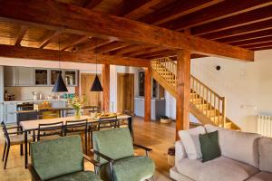 a living room and kitchen with a table and chairs at Otegui Etxea Casa Rural in Aspuru