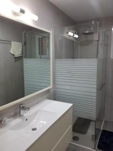 a bathroom with a sink and a shower with a mirror at Escape to Eden Heights in Tokuse +13 photos