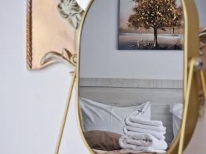 a mirror in a bathroom with a pile of towels at Casa Anitta in Buşteni
