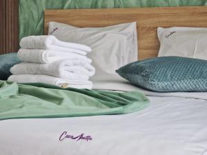 a pile of towels sitting on top of a bed at Casa Anitta in Buşteni