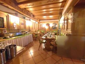 a dining room with tables and chairs in a restaurant at Hotel Smart-Inn in Erlangen