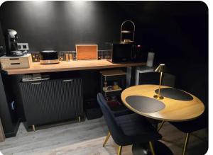 a room with a desk and a table and chairs at Fleur de Lune in Amiens