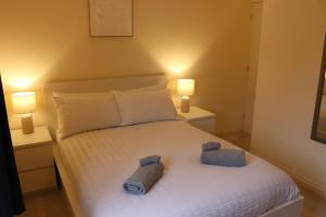 a bedroom with a bed with two stuffed animals on it at 3 Bed Home, Exeter, Devon in Countess Wear