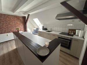 a kitchen with a counter top in a room at Ferienwohnung Klosterblick Insel Malchow mit eigenen Bootsanleger in Malchow