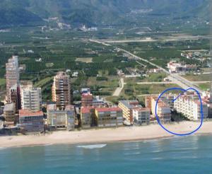 a view of a beach with a blue circle at Pet Friendly Apartment Playa Tavernes in Tavernes de Valldigna