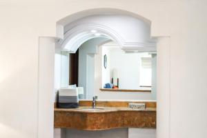 a bathroom with a sink and a mirror at Hotel Boutique Plaza Doradas in San José del Cabo