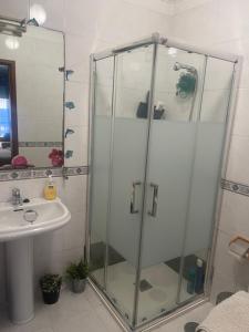 a bathroom with a shower and a sink at Quarto junto ao mar in Matosinhos +13 photos