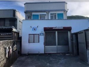a white building with a door in front of it at 綠島-Hi Young 漾&漾居 in Green Island
