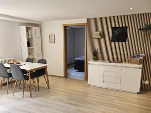 a kitchen and dining room with a table and chairs at Ferienwohnung Alina in Rust
