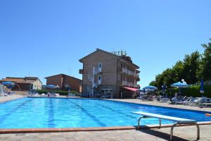 Πισίνα στο ή κοντά στο Albergo Di Murlo