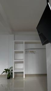 a room with white shelves and a potted plant at Suite Privada Moderna in Santa Ana Chiautempan