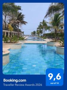 a picture of a swimming pool with palm trees at Morros 3 Frente al Mar - Piscinas y Jacuzzi in Cartagena de Indias