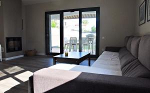 a living room with a couch and a table at Roda Bruc, casa con piscina privada! in Roda de Bará +51 photos