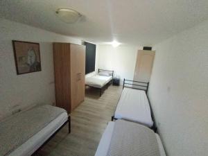 a room with two beds in a room at Apartman TATTOO R LUX in Negotin