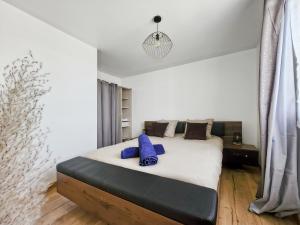 a bedroom with a bed with purple pillows on it at Maison Familiale, Jardin Privé, Proche Disneyland in Coutevroult