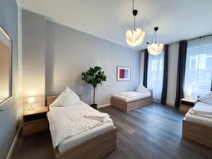 a room with two beds and a window at City-Apartment Schöneweide in Berlin