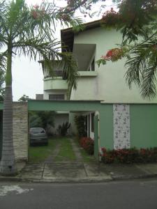 賈卡拉伊皮的住宿－Pousada Dom Diego，前面有停车位的房子