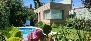 a house with a swimming pool in a yard at Mel in Tandil