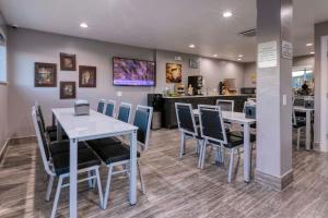 a dining room with tables and chairs and a counter at Copper Manor Motel in Silver City