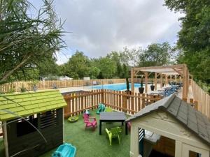 a backyard with a pool and a table and chairs at Chalet avec animaux acceptés - 2 pers. - API-1-52-2308 in Coulon +28 photos