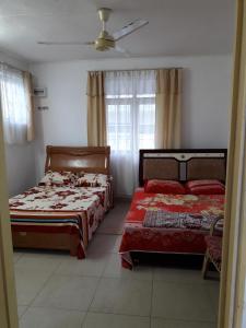 Ліжко або ліжка в номері Bano Tourist Residence - 650 meters from Grand Bay Beach