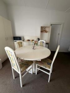 a white table and chairs in a room at Motel Bombala in Bombala