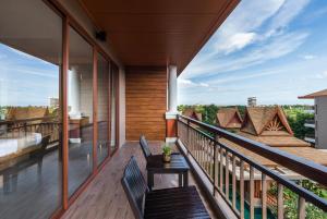 Balcó o terrassa a Ayrest Hua Hin Hotel