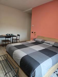 a bedroom with a large bed and a table at B&B Da Cavalot in Envie