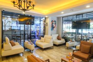 a lobby with couches and chairs and a bar at Casativo Hotel in Antalya