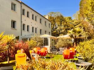 O grădină în afara hotel l'échappée d'oléron