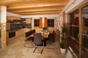 Η κουζίνα ή μικρή κουζίνα στο Bio Chalet "Sonne"