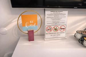 a sign that says be kind and no smoking on barrels of any food at Cozy Studio Downtown Detroit in Detroit